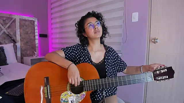 Amareto  online show from February 1, 2025, 5:26 pm