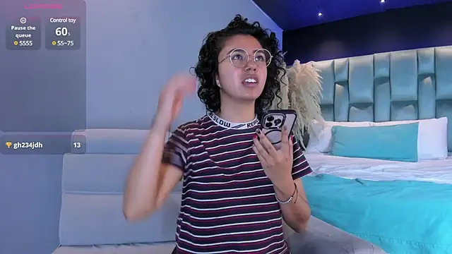 Amareto  online show from February 3, 2025, 2:02 pm