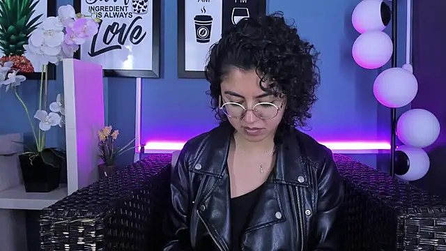 Amareto  online show from February 9, 2025, 5:22 pm