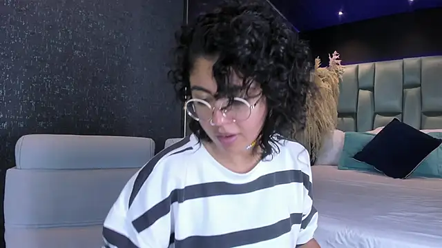 Amareto  online show from March 5, 2025, 3:29 pm