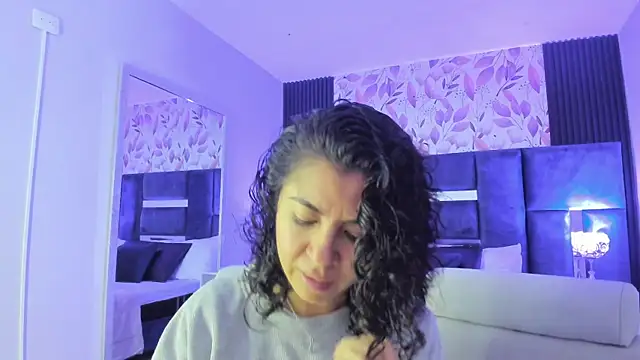 Amareto  online show from December 4, 2025, 12:25 pm