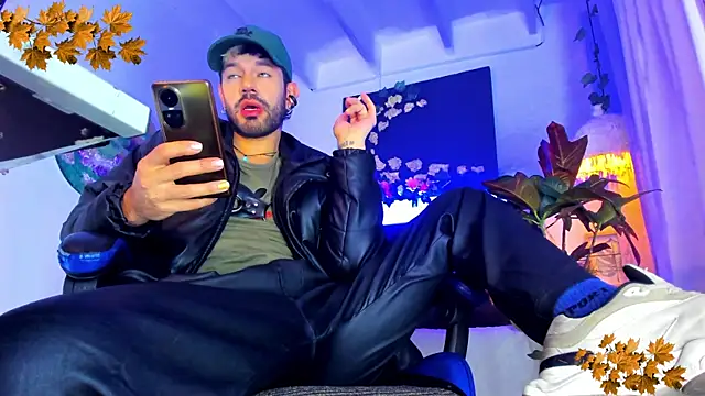 LatinMilk  online show from November 11, 2025, 11:16 pm