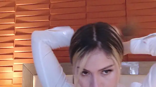 Ammy Castro online show from December 30, 2024, 3:13 pm