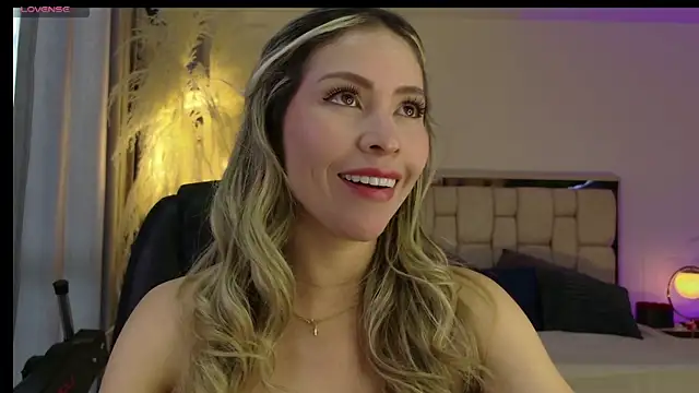 Ammy Castro online show from November 6, 2025, 9:26 pm