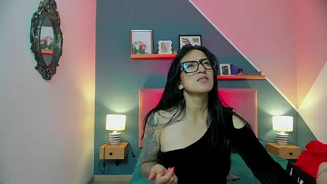 kira moon   online show from February 21, 2026, 1:34 pm