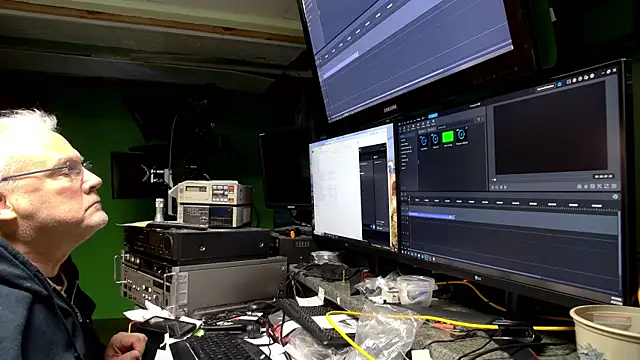 ButtCrackShowing-OOPS online show from April 21, 2026, 2:15 am