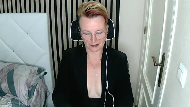 xxNoeliaxx online show from March 14, 2025, 8:32 am