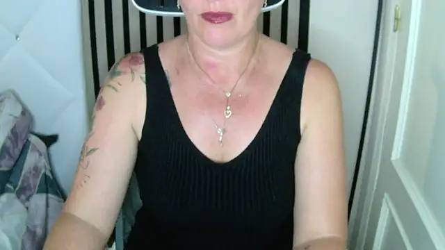 xxNoeliaxx online show from October 27, 2025, 2:54 pm