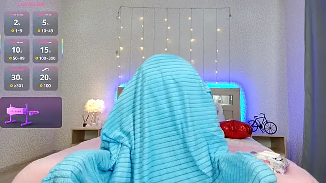 oliviiaa online show from March 12, 2025, 2:20 am