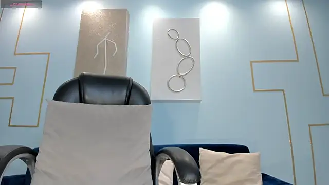 JessicaWilliams1 online show from March 8, 2025, 10:22 am