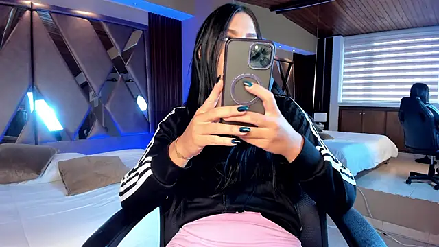 carina rossi online show from February 10, 2025, 12:39 pm