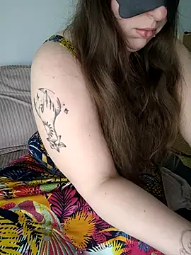 FrancaiseLynne online show from March 16, 2025, 2:55 pm