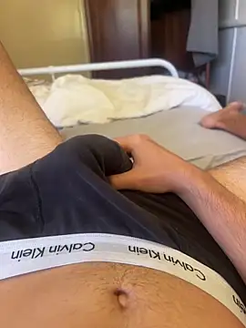 h0rnyguy001 online show from April 14, 2026, 12:49 am