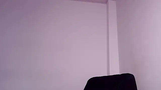 caarlywhitee online show from April 22, 2026, 2:14 am