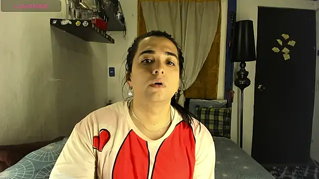 SARAMISHA online show from December 5, 2025, 6:37 pm