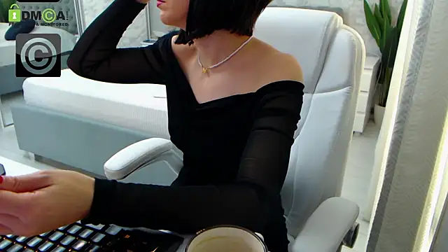 Ellysse  online show from December 19, 2024, 8:45 am