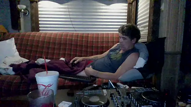 lateniter online show from November 29, 2025, 11:13 am