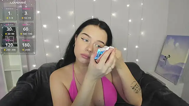 Lori  Hell online show from November 28, 2025, 2:47 am