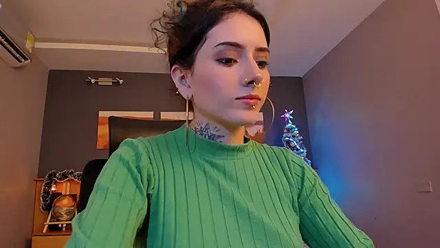 LiliJones  online show from December 5, 2024, 8:00 pm