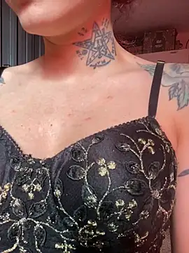 LiliJones  online show from March 5, 2025, 4:57 pm