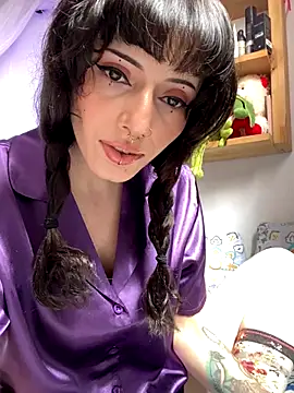 LiliJones  online show from November 6, 2025, 3:35 pm