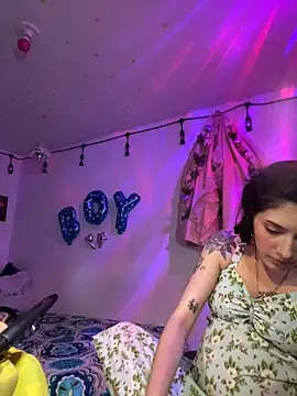 LiliJones  online show from May 26, 2026, 10:17 pm