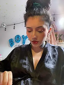 LiliJones  online show from June 4, 2026, 2:34 pm