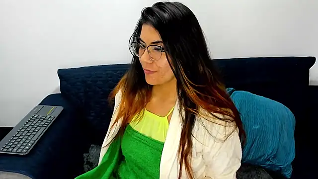 Luna Dumont online show from February 17, 2025, 6:09 am