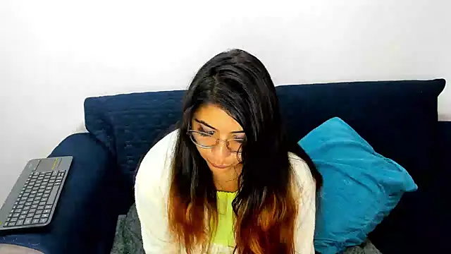 Luna Dumont online show from February 17, 2025, 9:13 am