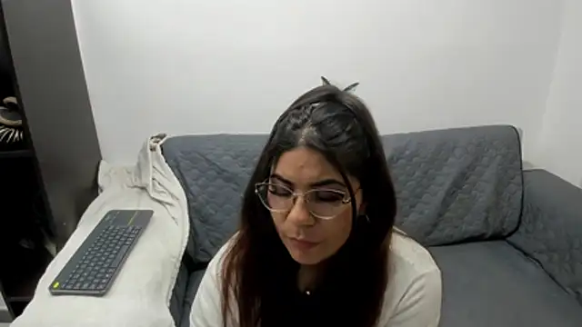 Luna Dumont online show from November 22, 2025, 11:09 am