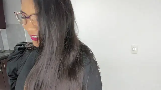 Luna Dumont online show from April 10, 2026, 11:15 am