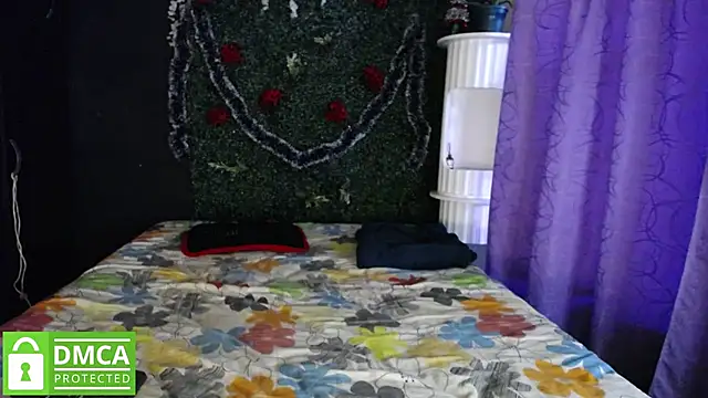 Mr MrsCurie online show from December 17, 2025, 10:49 pm