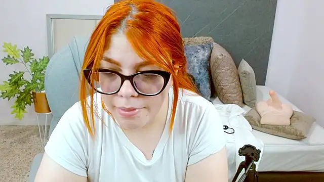 Snapshot of lucie_nicolls chatting on December 9, 2024, 10:41 pm lucie nicolls online show from December 9, 2024, 10:41 pm