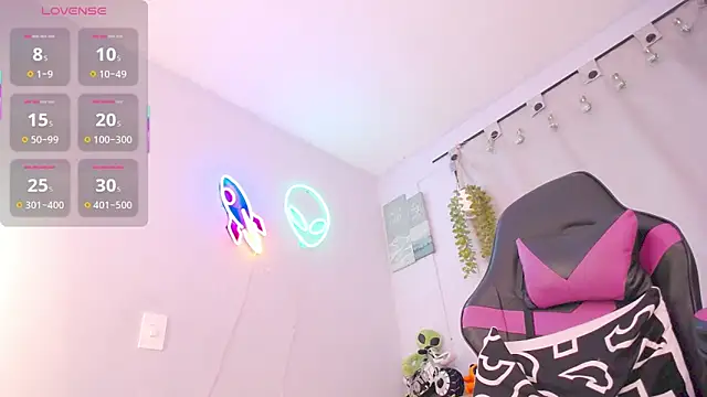 Snapshot of lucie_nicolls chatting on December 5, 2025, 8:27 pm lucie nicolls online show from December 5, 2025, 8:27 pm