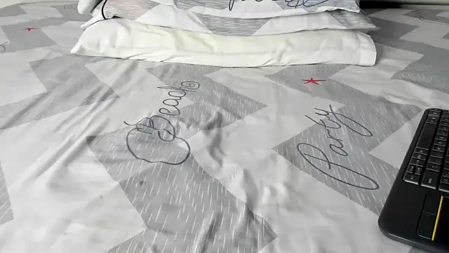 maybelline69 online show from October 17, 2025, 8:11 pm