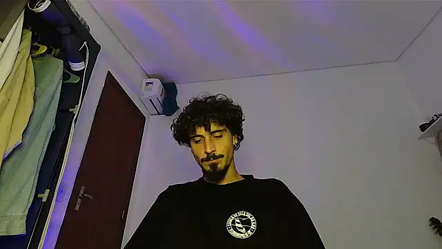Snapshot of milkoffe chatting on June 16, 2026, 11:57 am milkoffe online show from June 16, 2026, 11:57 am