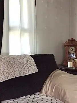 SidneyRaee online show from April 22, 2026, 5:47 pm