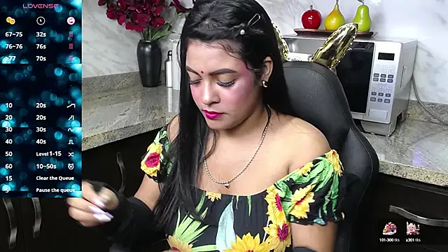 lakshmiraniii online show from February 1, 2025, 10:37 am