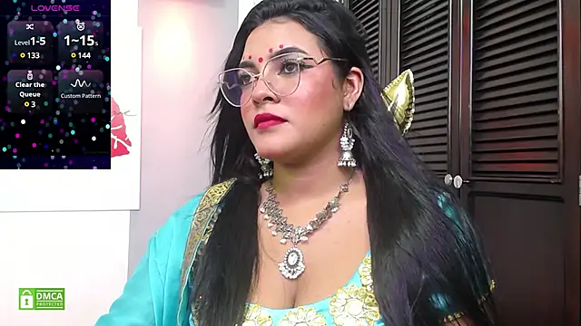 lakshmiraniii online show from March 13, 2025, 4:34 pm