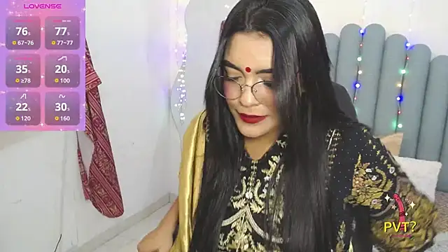 lakshmiraniii online show from April 20, 2026, 7:04 pm