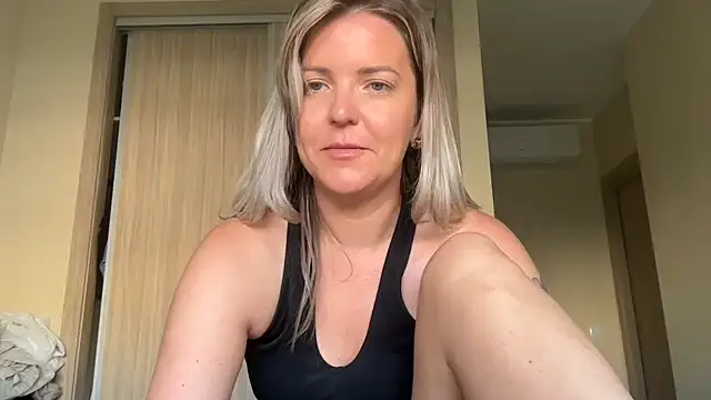 naughtyhollyxxxx online show from October 10, 2025, 7:51 am