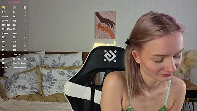 IdaValenti online show from October 27, 2025, 11:20 pm