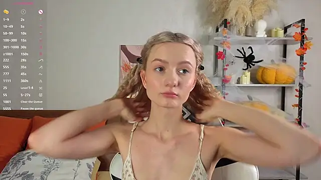 IdaValenti online show from November 17, 2025, 11:10 pm