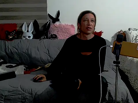 Gikitrans76 online show from April 22, 2026, 3:42 am