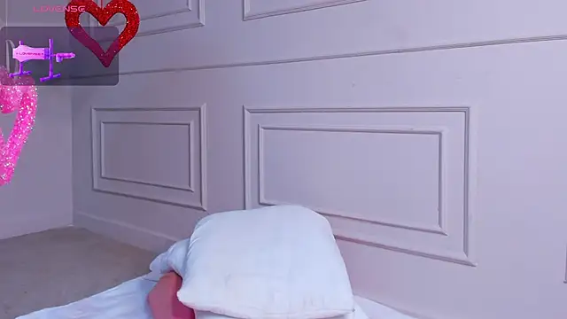 carolriveraa  online show from February 14, 2025, 8:37 pm