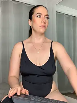 Snapshot of ImAlicee chatting on February 6, 2025, 1:05 am ImAlicee online show from February 6, 2025, 1:05 am