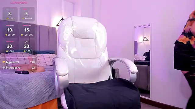 lady nylon  online show from February 10, 2025, 6:24 pm