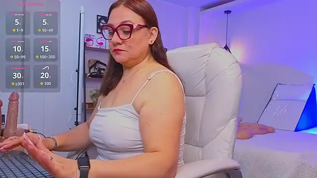 lady nylon  online show from September 23, 2025, 11:57 am