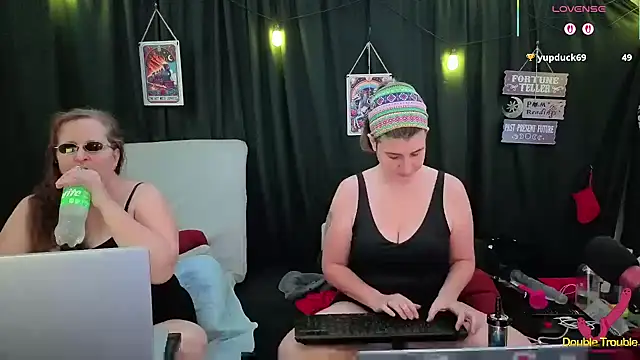 Sexy Mama-69 online show from November 28, 2025, 5:26 pm