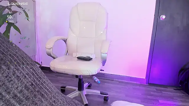 EriKlein online show from September 12, 2025, 10:54 pm